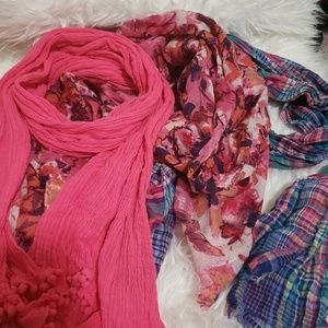 Tommy Hilfiger Scarf Bundle